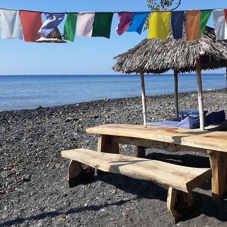 Barracuda Beach Hostel Amed Esterno foto