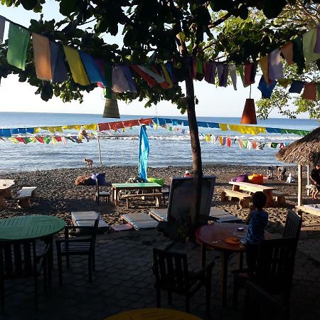 Barracuda Beach Hostel Amed Esterno foto