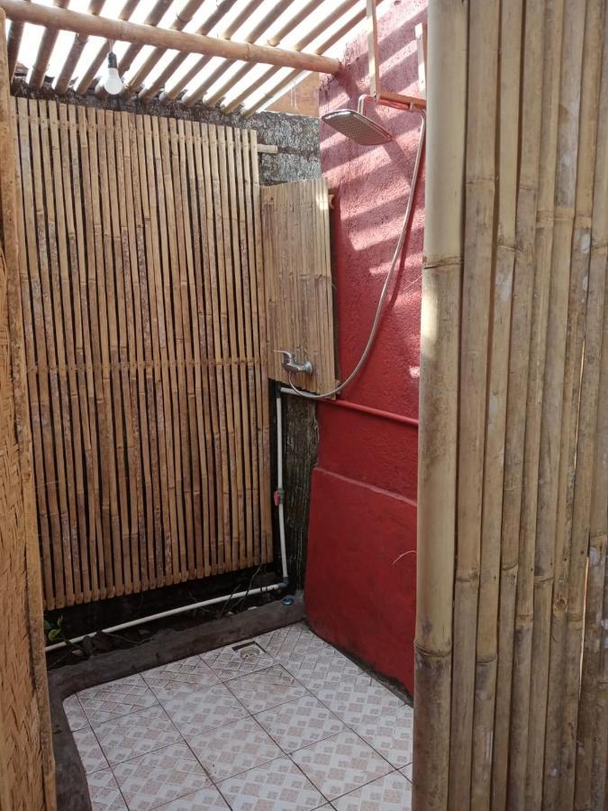 Barracuda Beach Hostel Amed Esterno foto