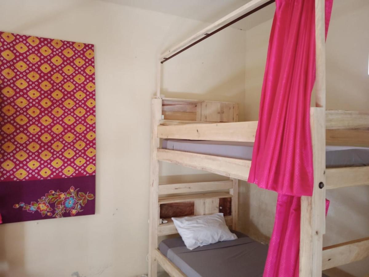 Barracuda Beach Hostel Amed Esterno foto