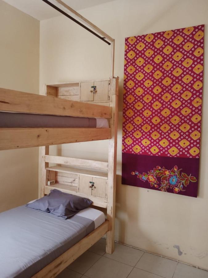 Barracuda Beach Hostel Amed Esterno foto