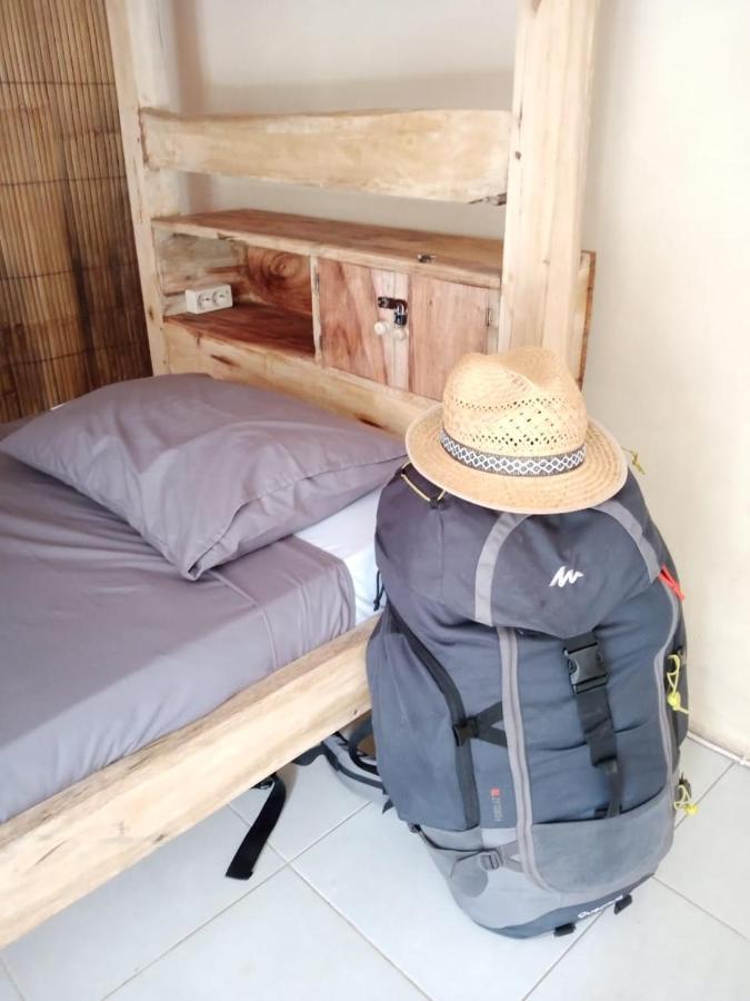 Barracuda Beach Hostel Amed Esterno foto