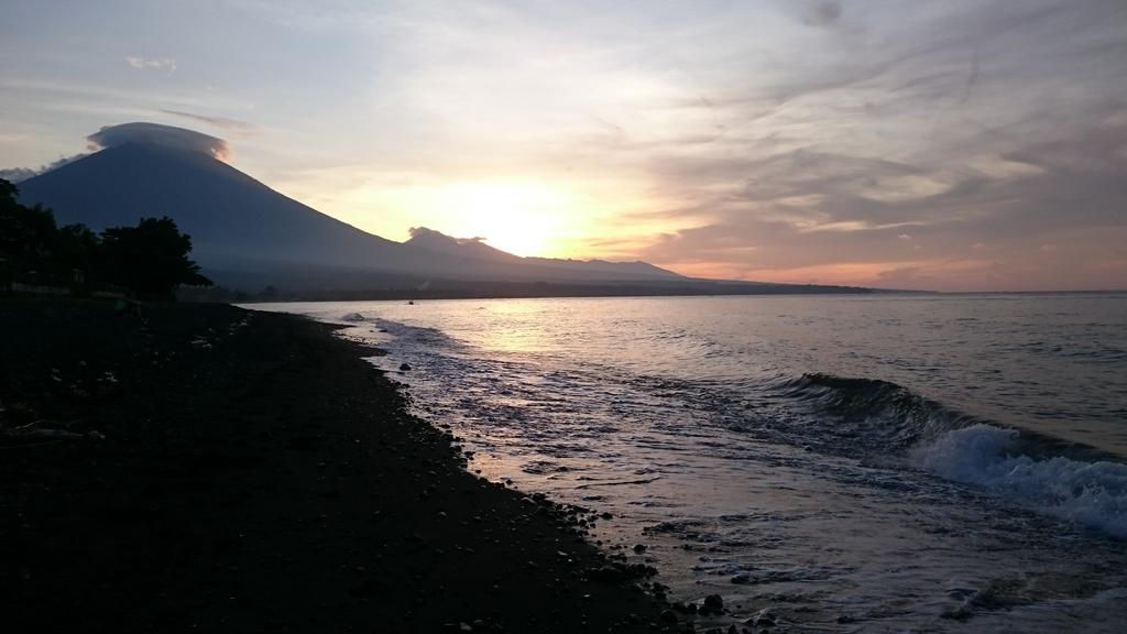 Barracuda Beach Hostel Amed Esterno foto