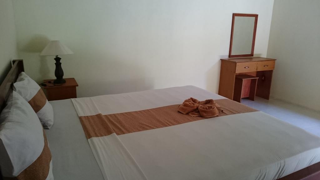 Barracuda Beach Hostel Amed Esterno foto