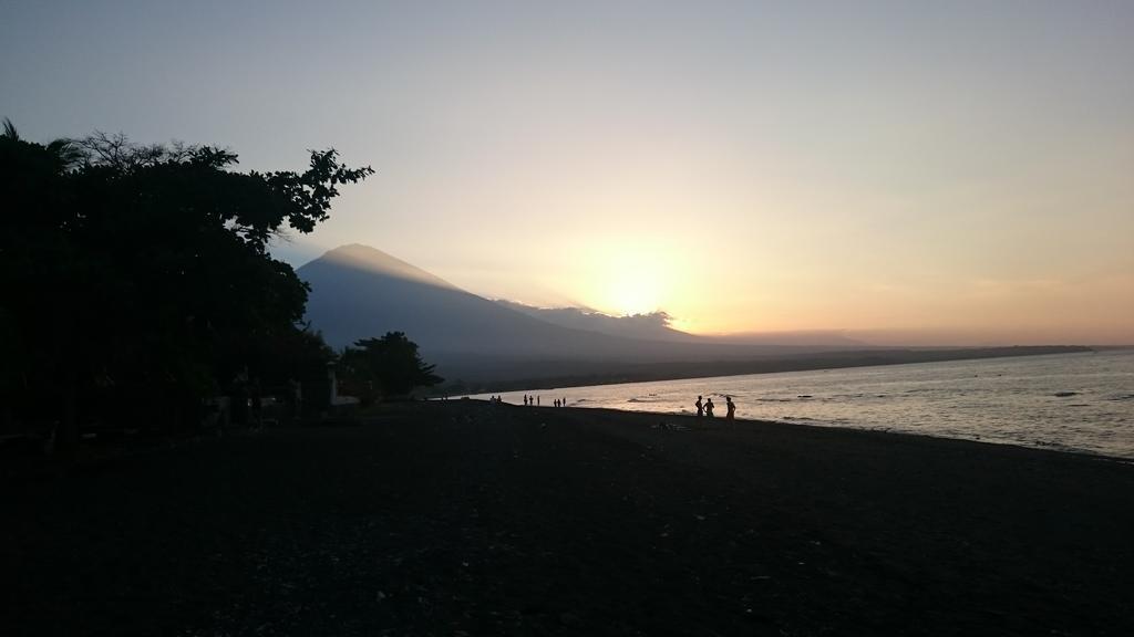 Barracuda Beach Hostel Amed Esterno foto
