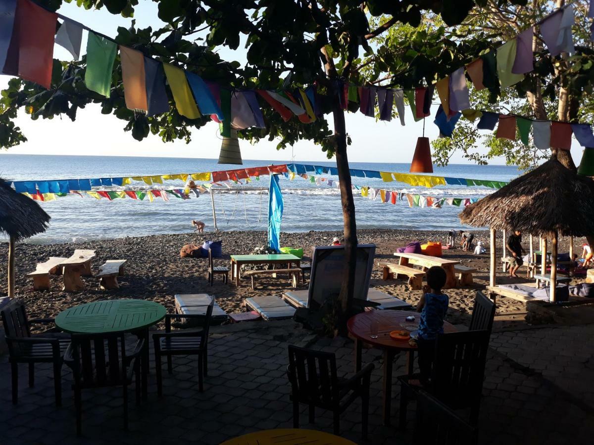 Barracuda Beach Hostel Amed Esterno foto