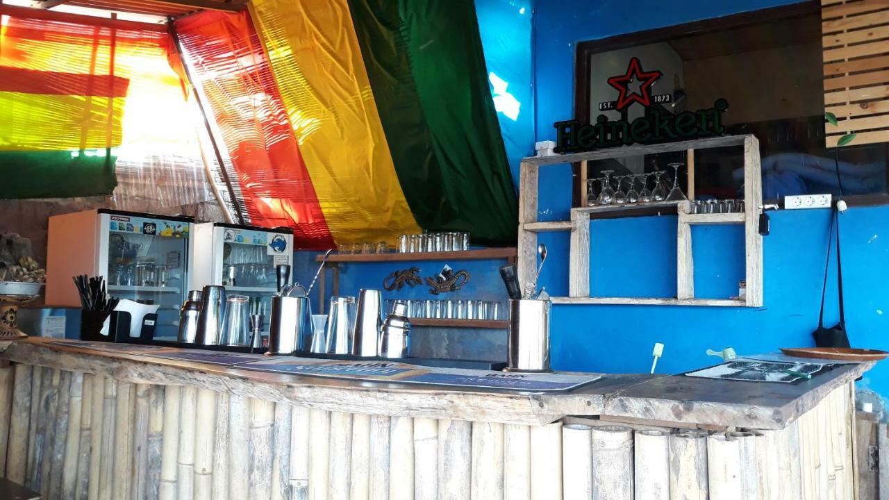 Barracuda Beach Hostel Amed Esterno foto